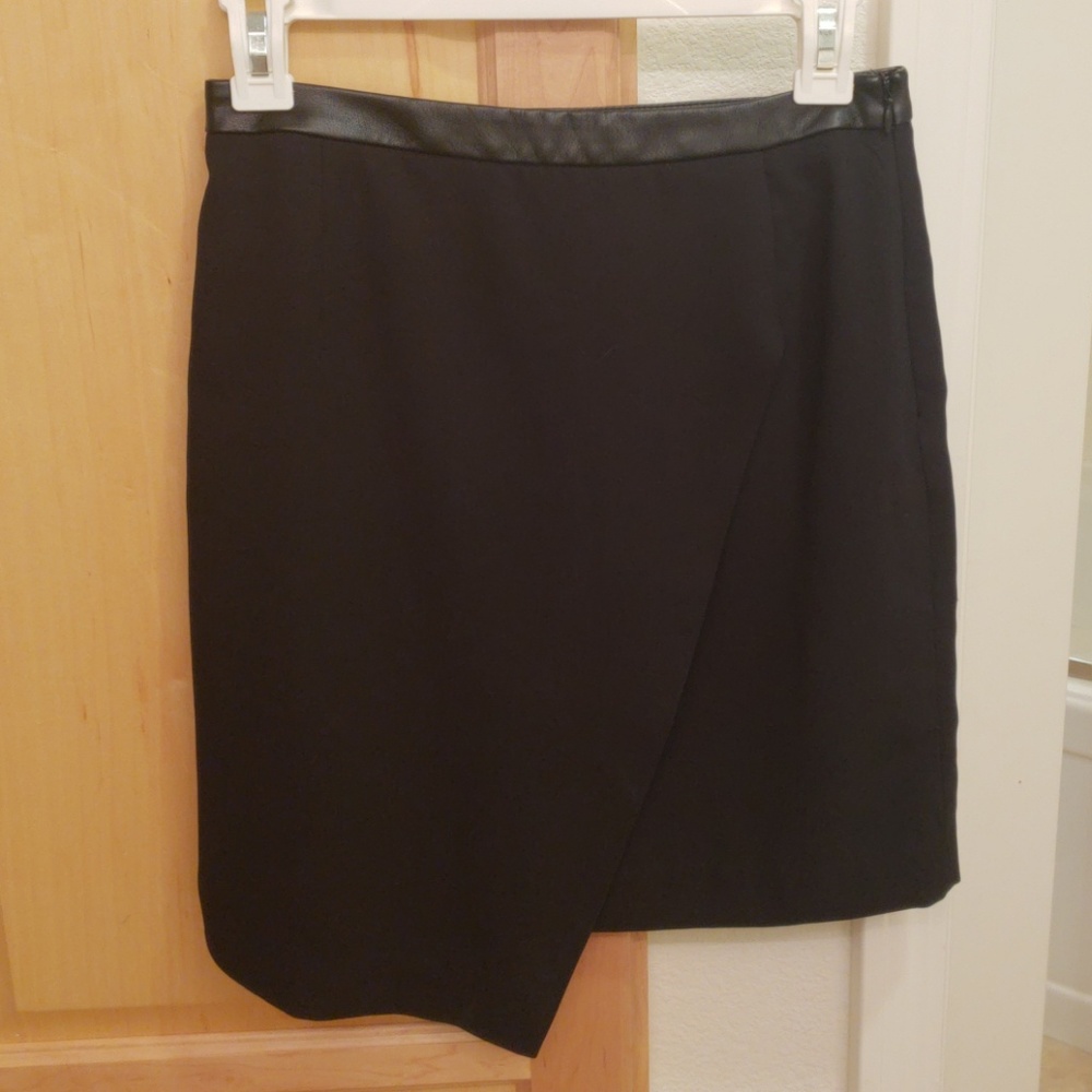 Forever 21 black assymetric skirt - xs